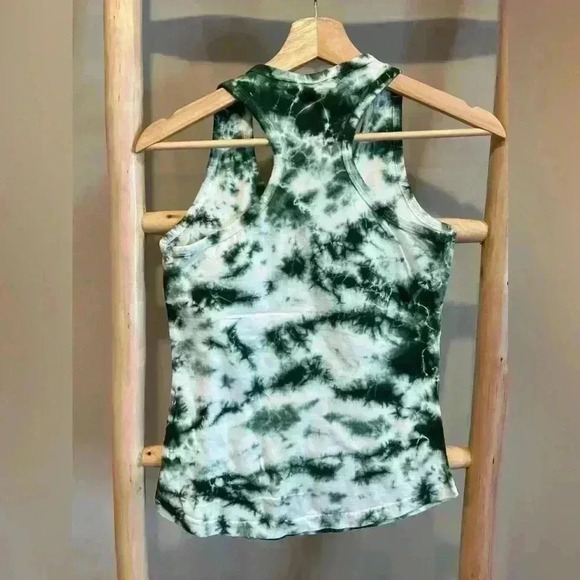 ✨NWT Yellowstone size small tie-dye racer back tank green white - Picture 2 of 7